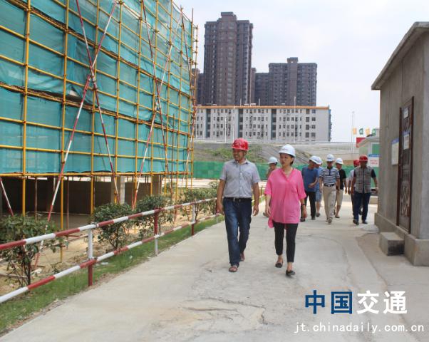 南昌市質(zhì)監(jiān)站領(lǐng)導(dǎo)蒞臨象湖隧道、九洲高架安置房項(xiàng)目檢查指導(dǎo)工作